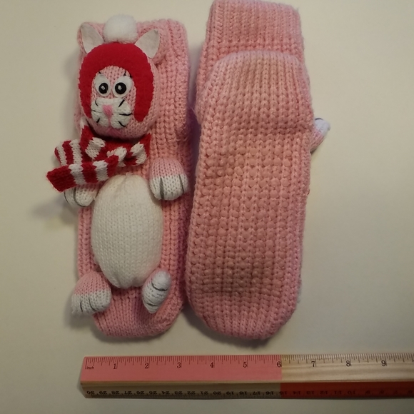 3/$25 SLIPPERS Adorable Pink and White CATS KNIT Grip bottom S - Picture 4 of 4